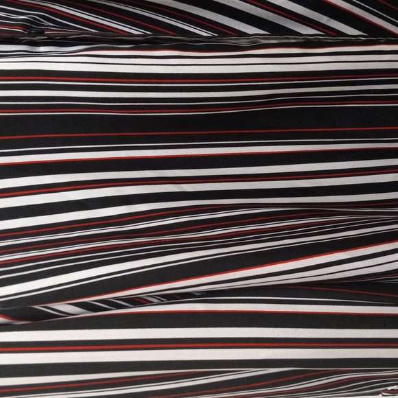 Studio London Short - Picture 2 of 5